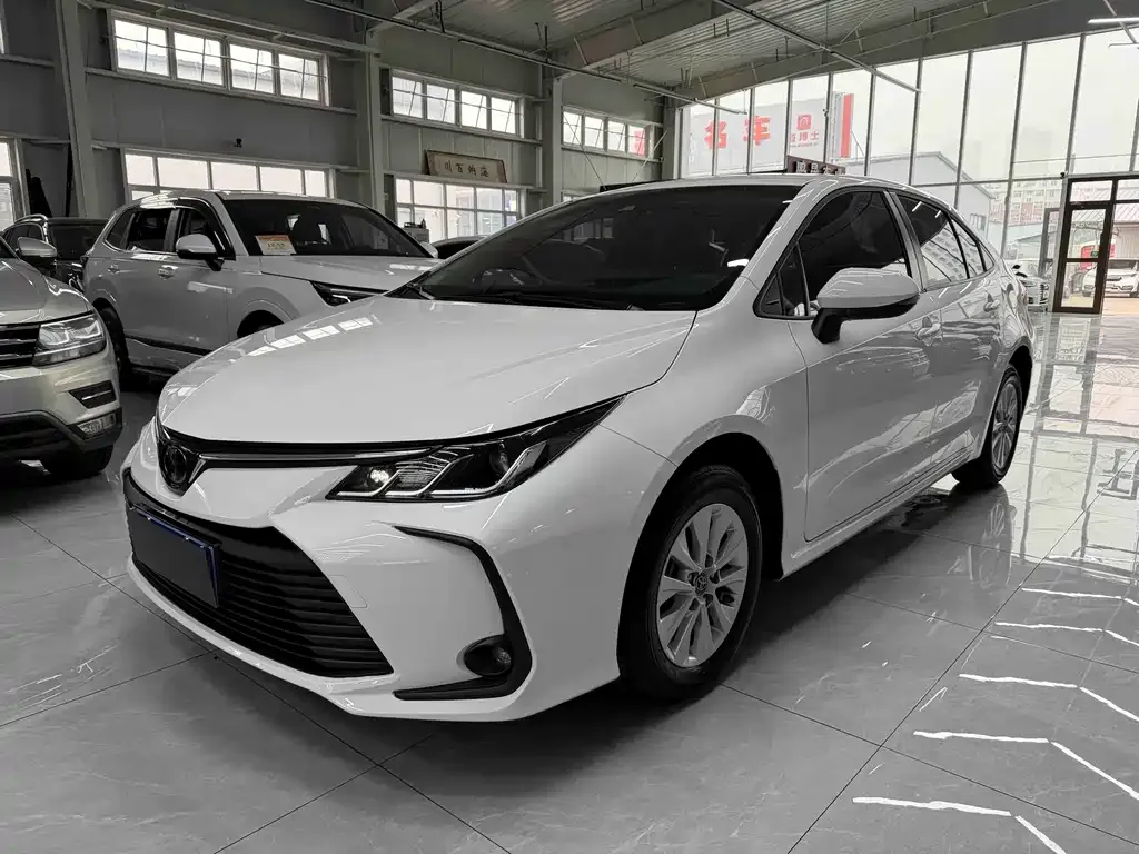 Toyota Corolla — фото 1