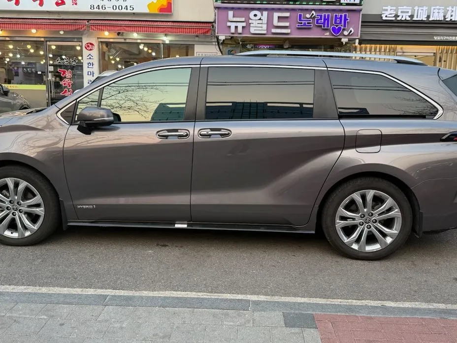 Toyota Sienna — фото 5