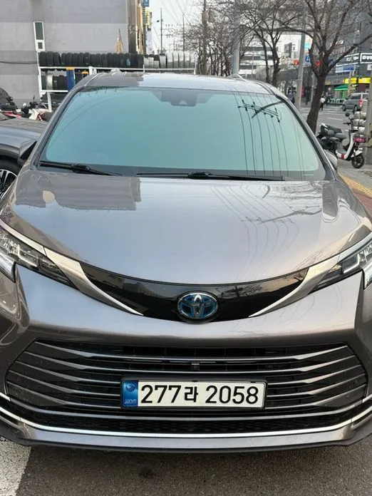 Toyota Sienna — фото 2