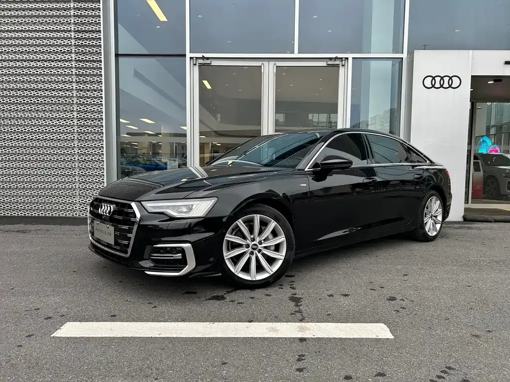 Audi A6L — фото 1