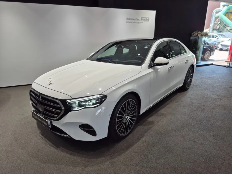 Mercedes-Benz E-Class — фото 1