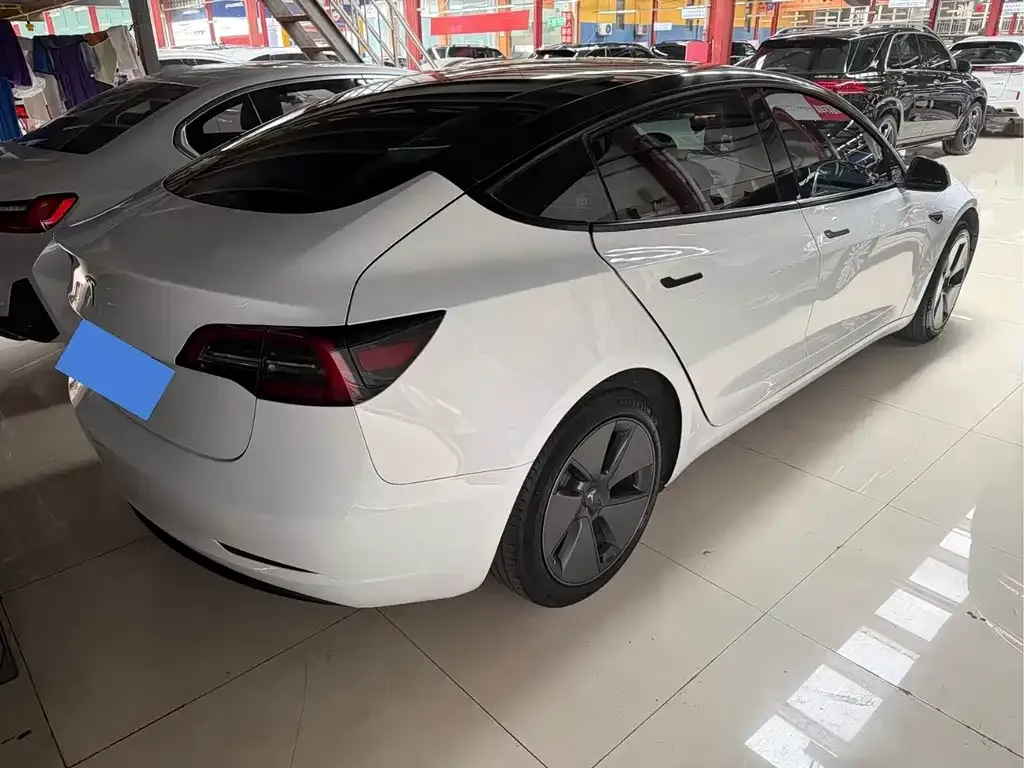 Tesla Model 3 — фото 5
