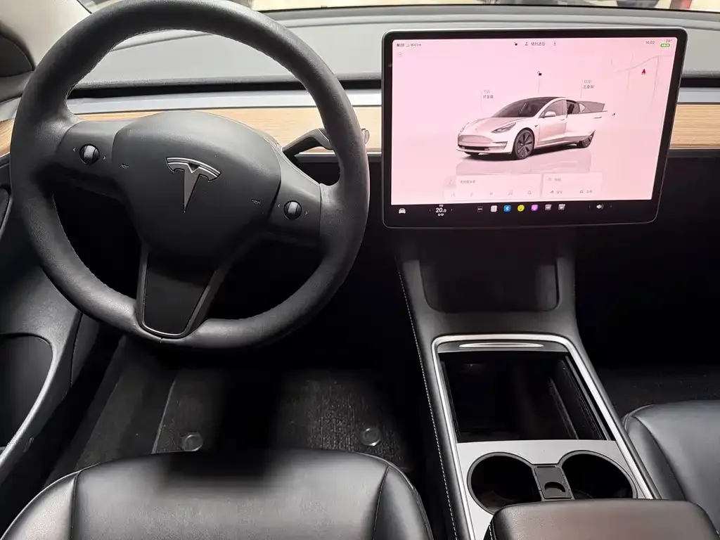 Tesla Model 3 — фото 2