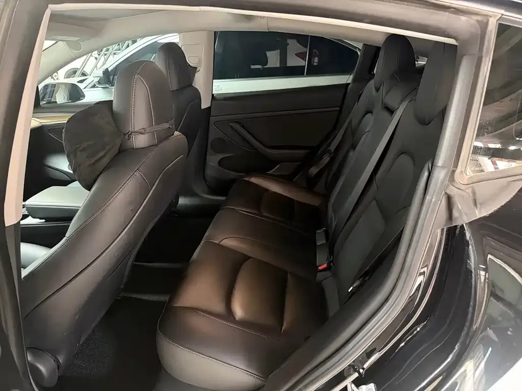 Tesla Model 3 — фото 4