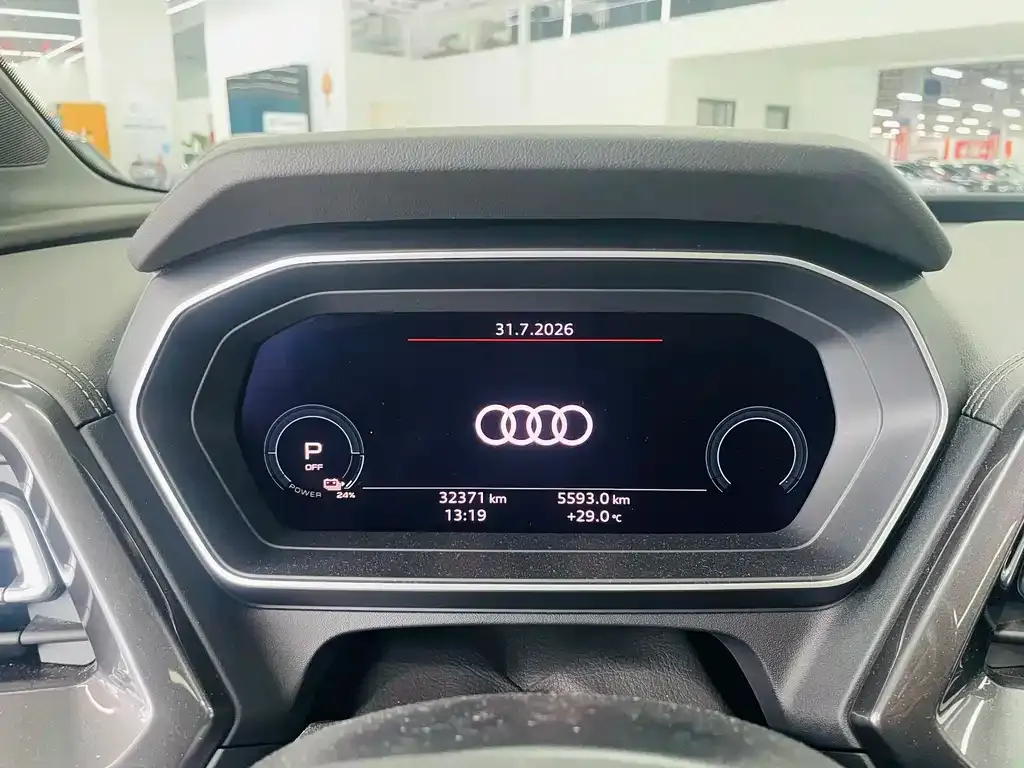 Audi Q4 e-tron — фото 9