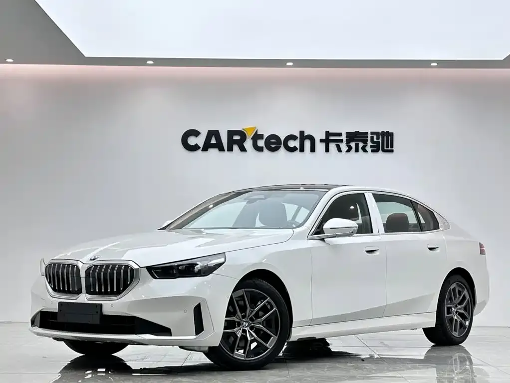 BMW 5 Series — фото 1