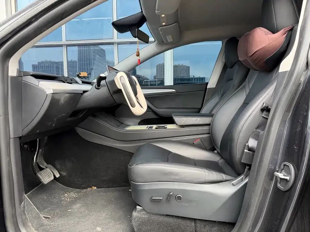 Tesla Model Y — фото 9