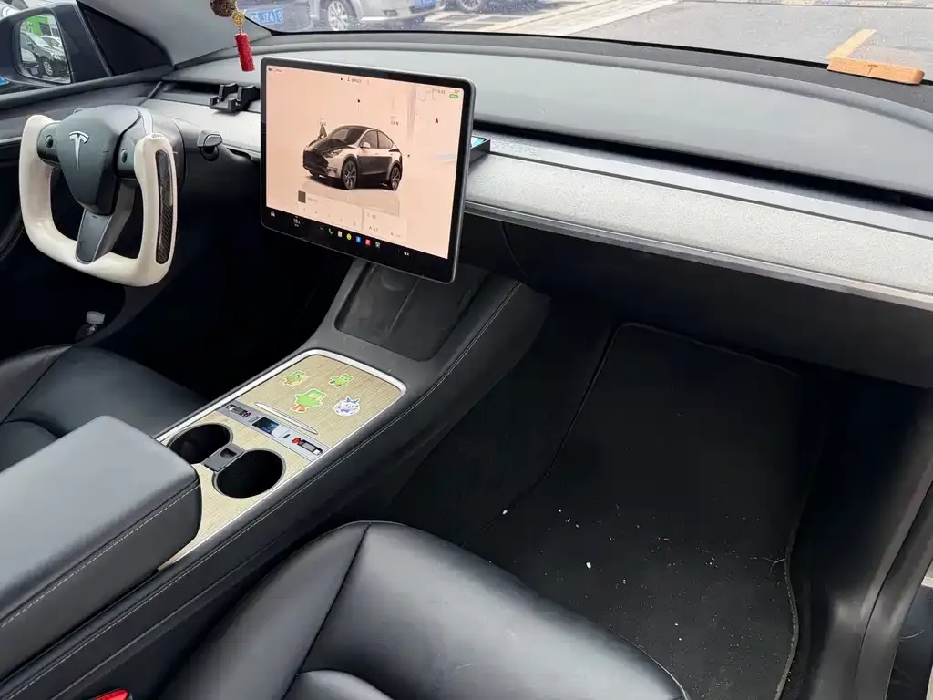 Tesla Model Y — фото 4