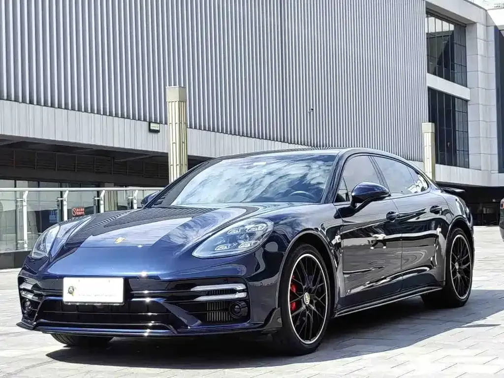 Porsche Panamera — фото 1