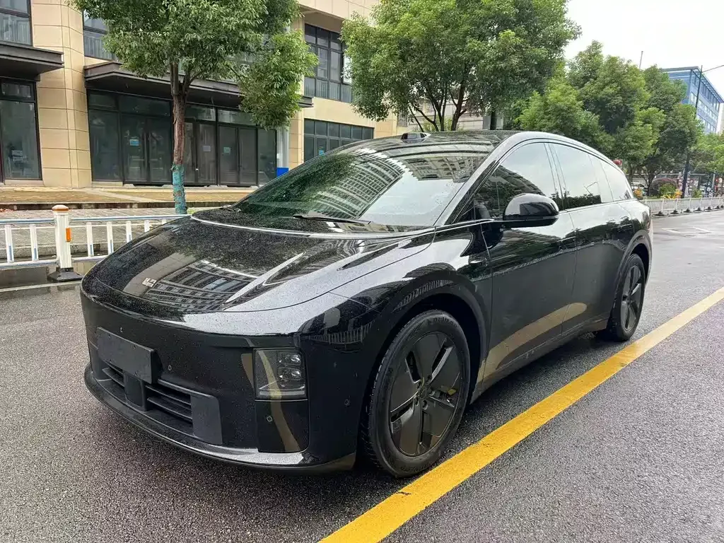 Li Auto i6 — фото 1