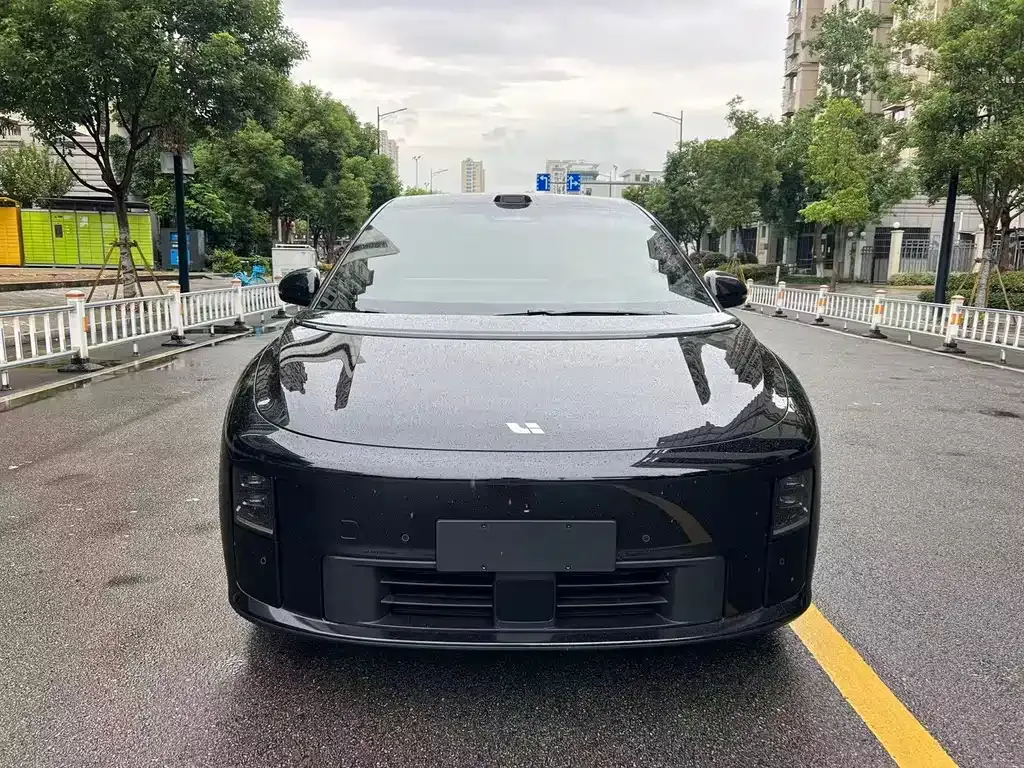Li Auto i6 — фото 4