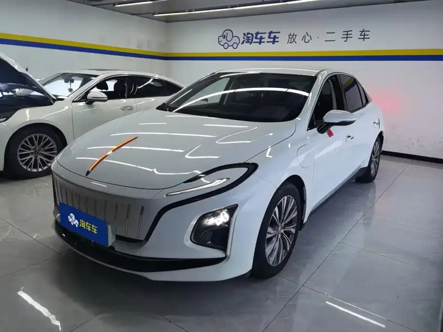 Hongqi E-QM5 — фото 1