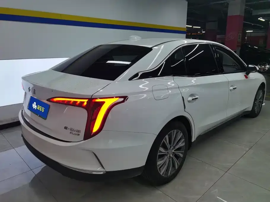 Hongqi E-QM5 — фото 8