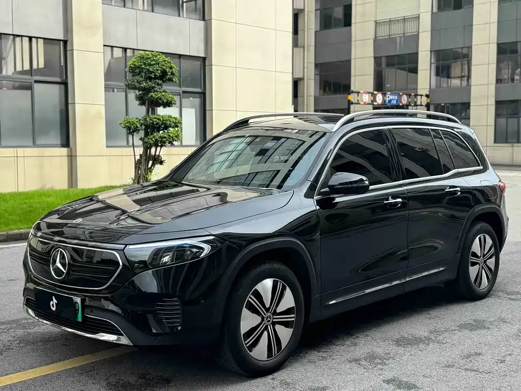 Mercedes-Benz EQB — фото 1