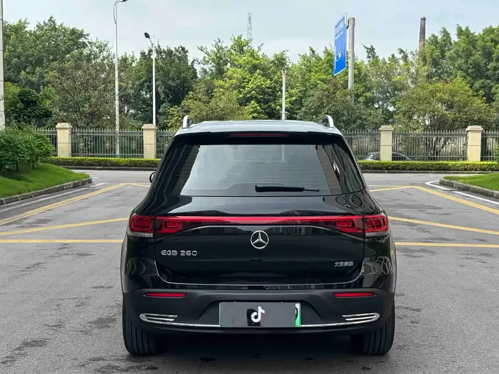 Mercedes-Benz EQB — фото 10