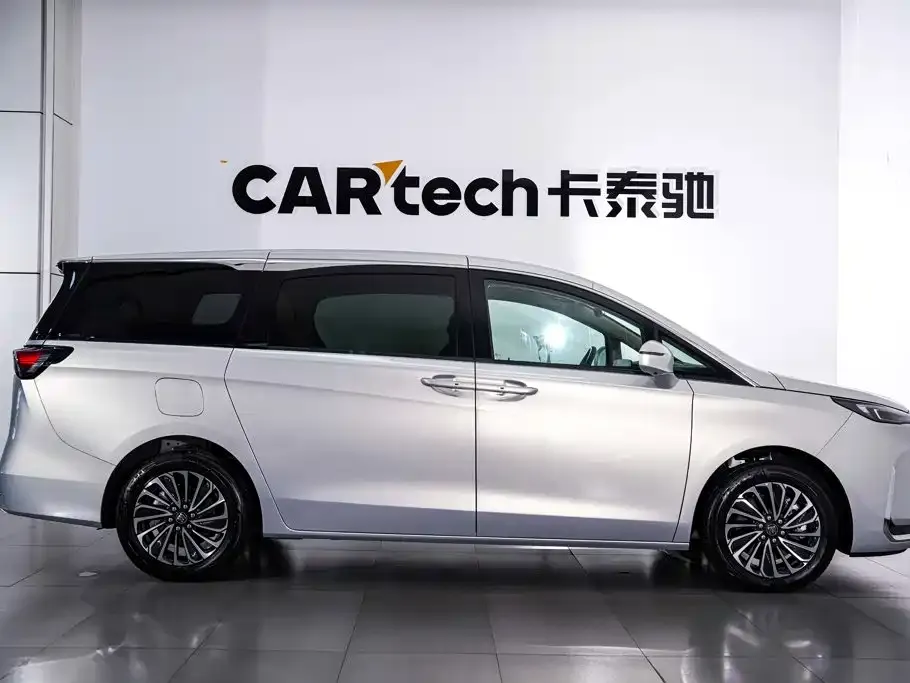 Buick GL8 Hybrid — фото 6