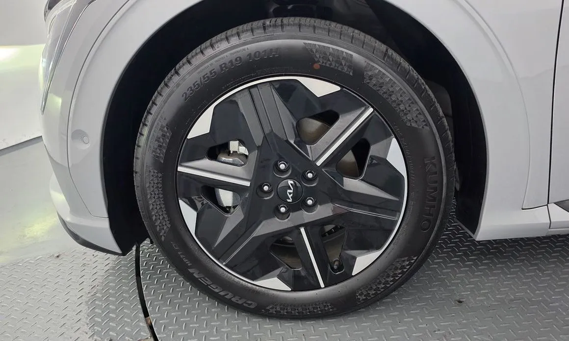 Kia EV6 — фото 10