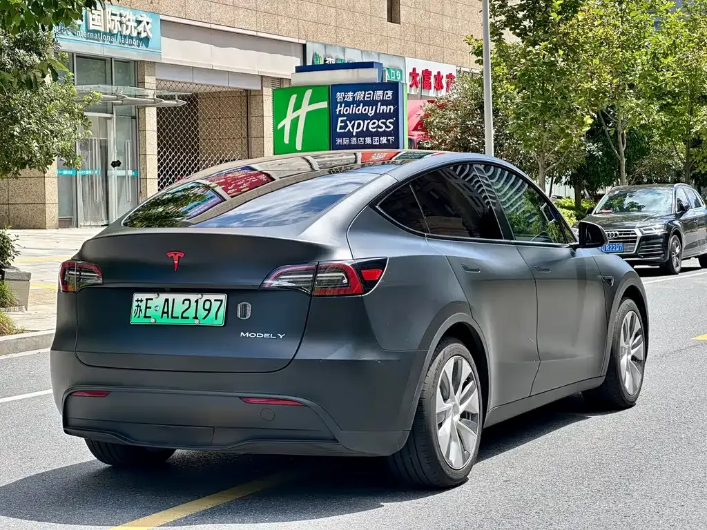 Tesla Model Y — фото 9