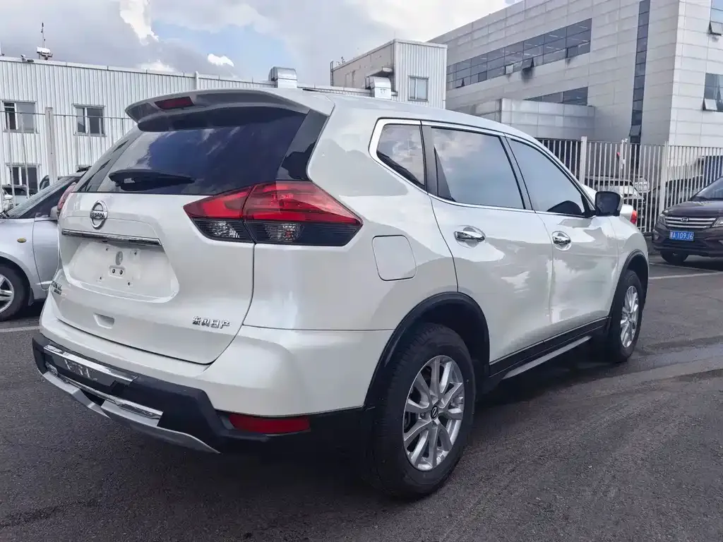 Nissan X-Trail — фото 10