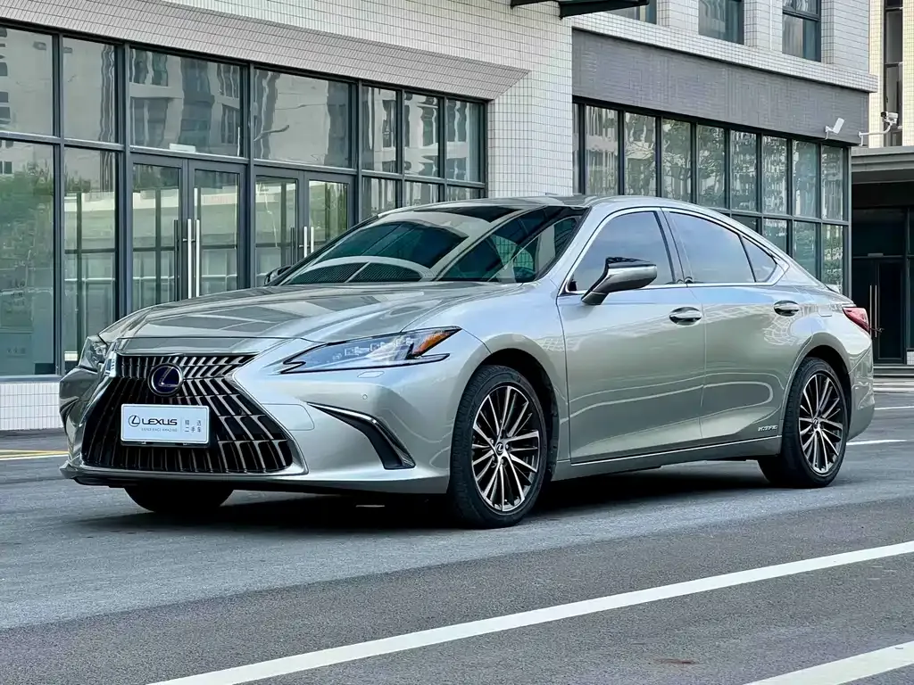 Lexus ES — фото 1