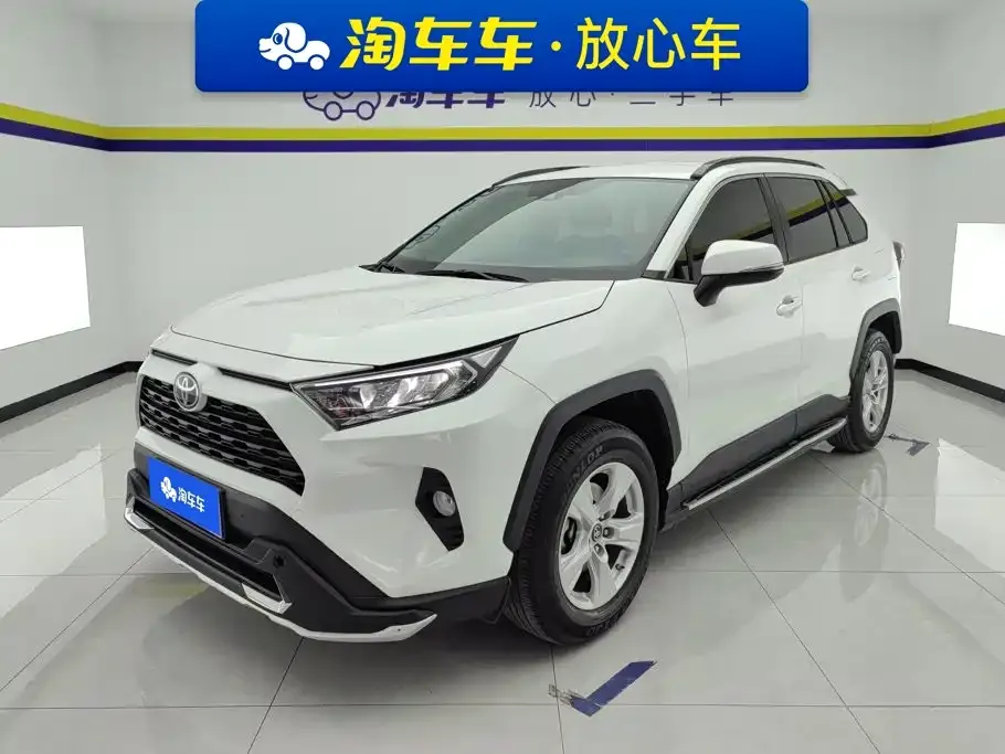 Toyota RAV4 — фото 1
