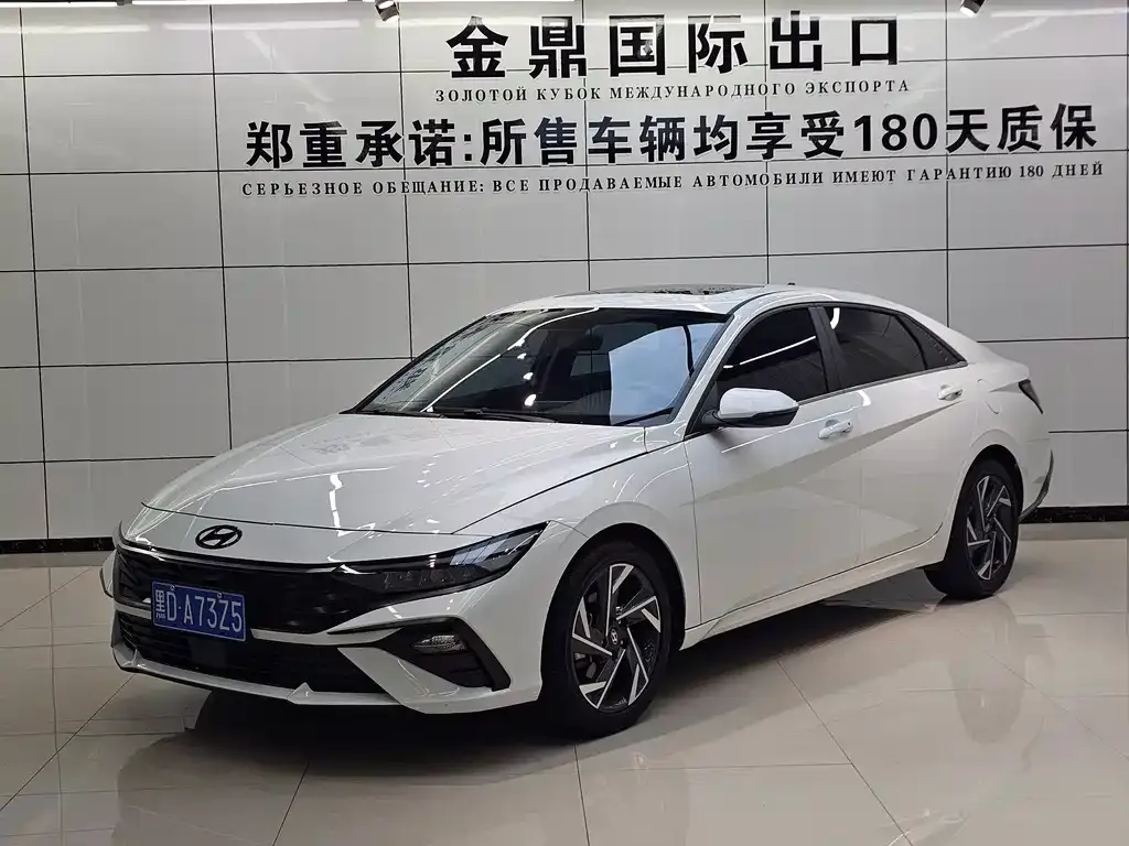 Hyundai Elantra — фото 1