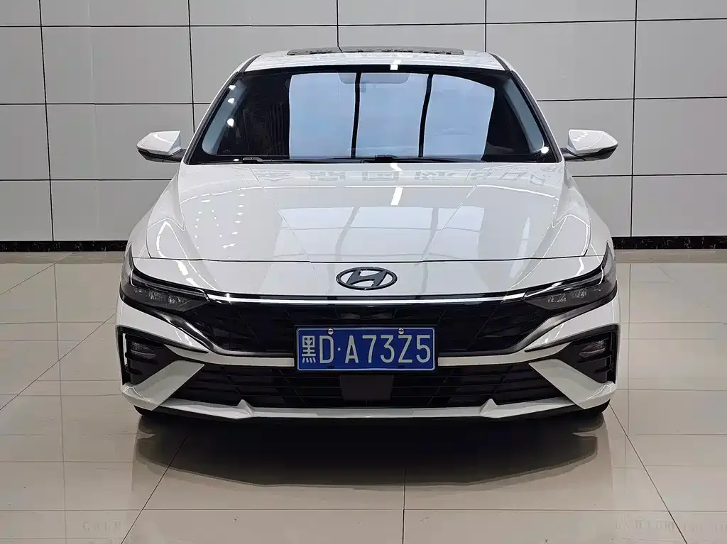 Hyundai Elantra — фото 2