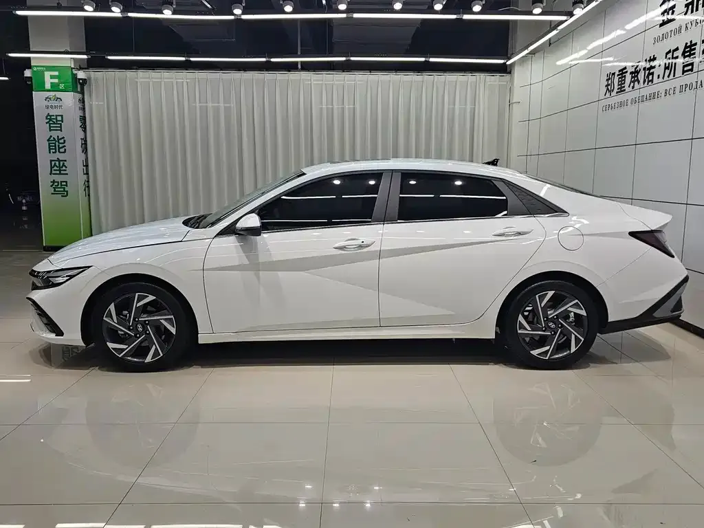 Hyundai Elantra — фото 8
