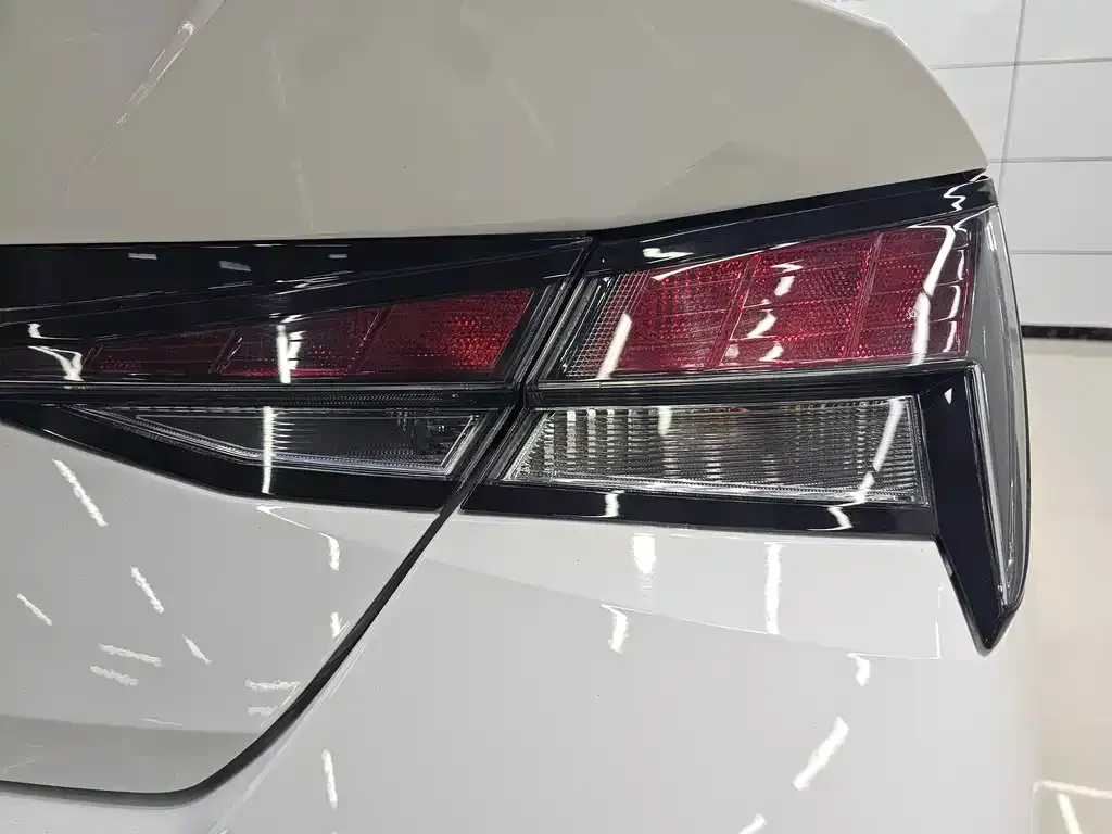 Hyundai Elantra — фото 4