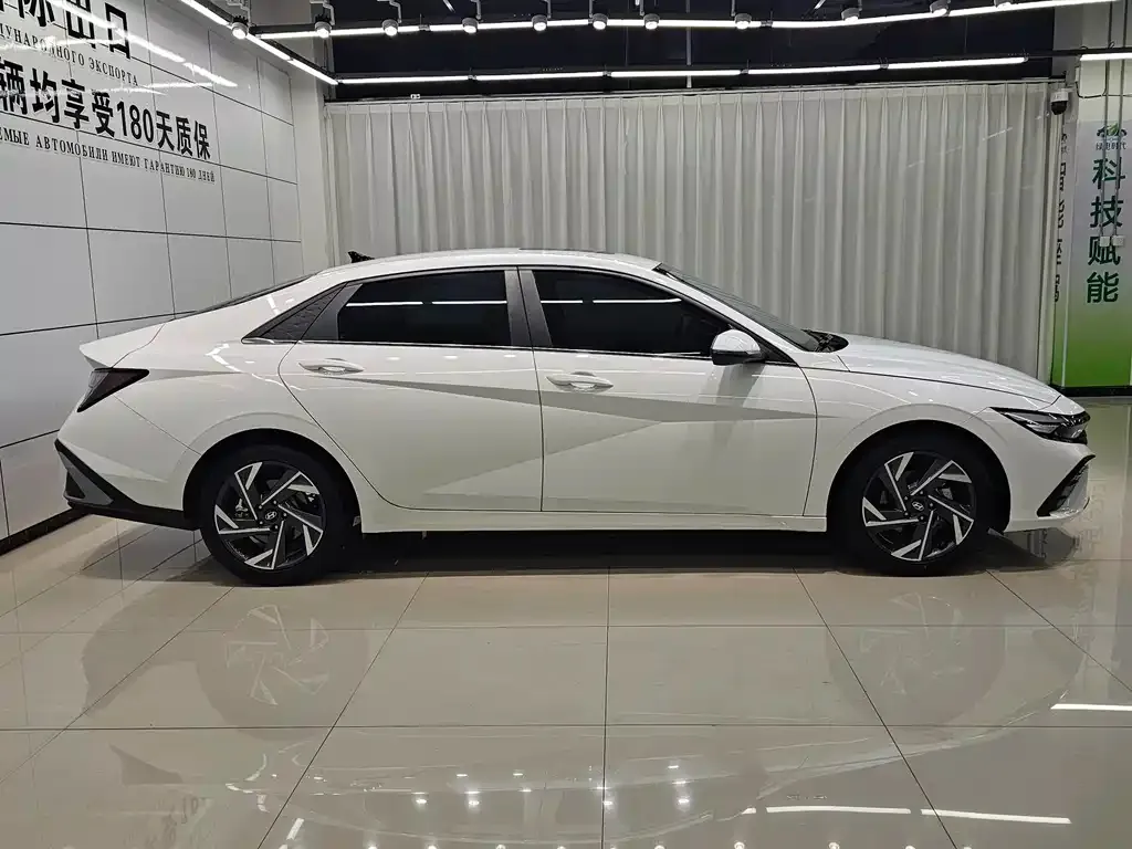 Hyundai Elantra — фото 9