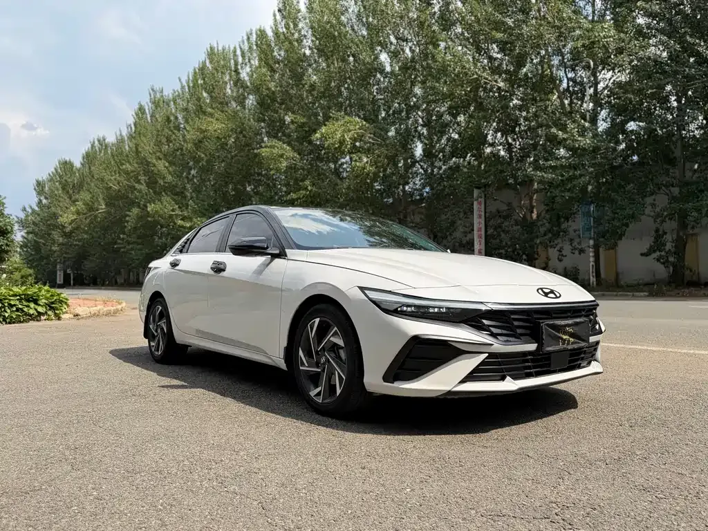 Hyundai Elantra — фото 8