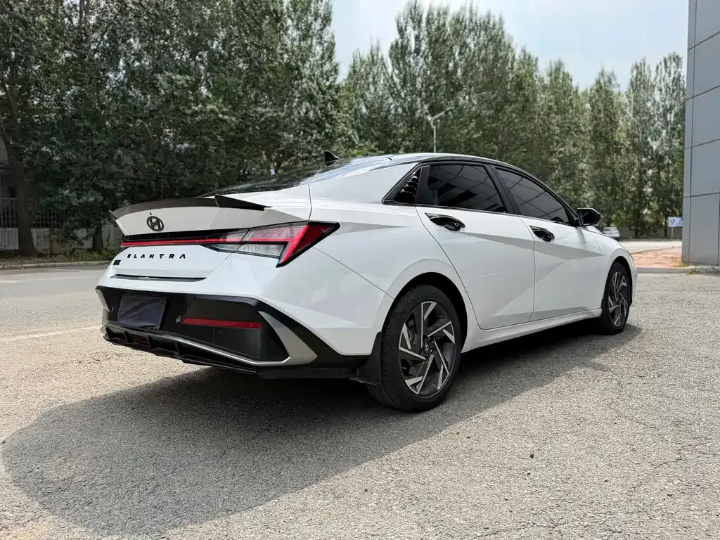 Hyundai Elantra — фото 4