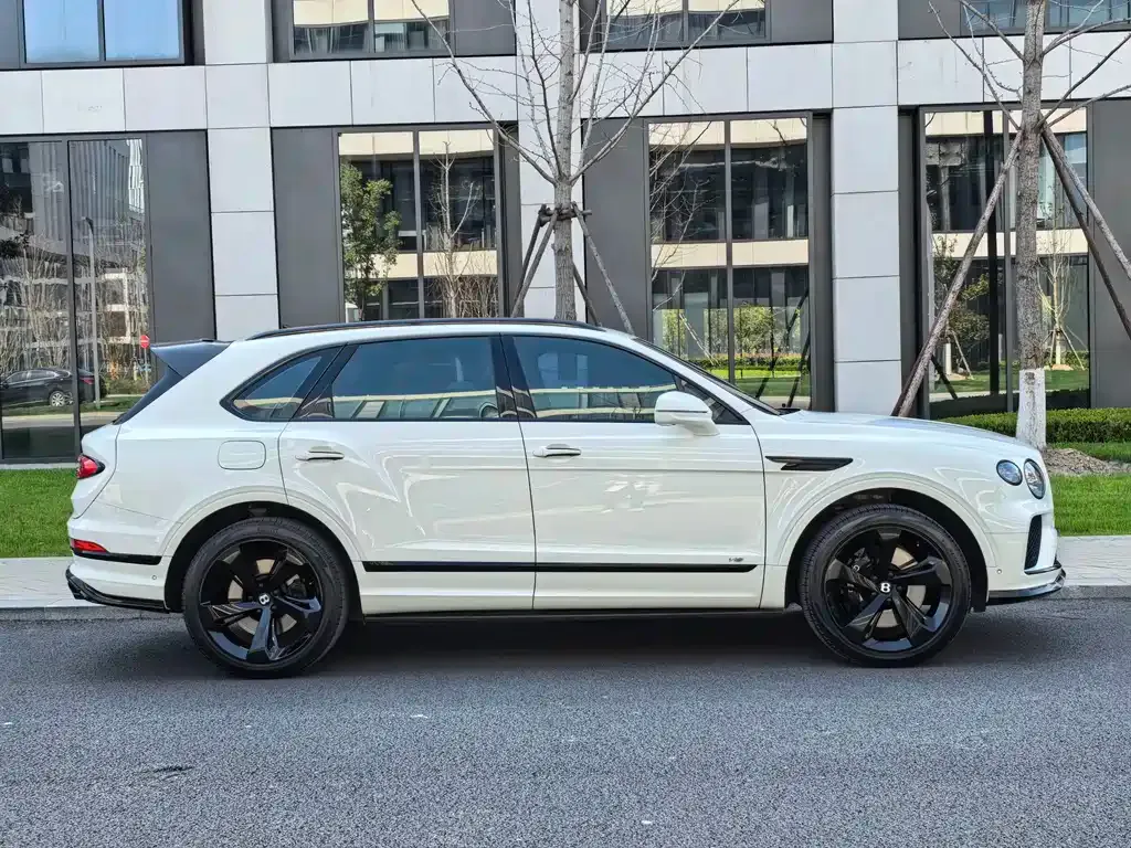 Bentley Bentayga — фото 10