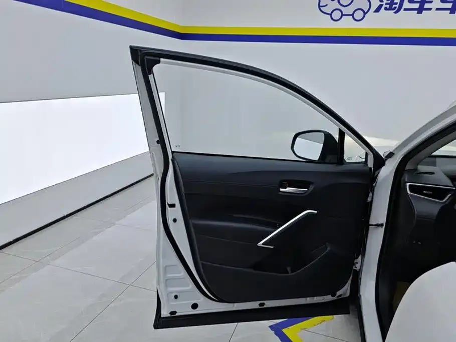 Toyota Corolla Cross — фото 10