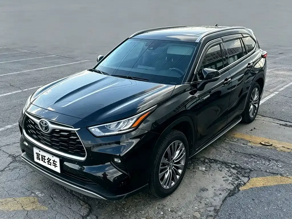 Toyota Highlander — фото 1