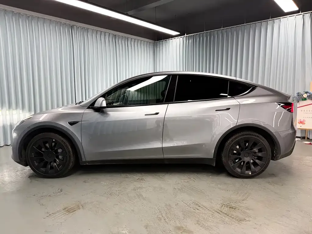 Tesla Model Y — фото 8