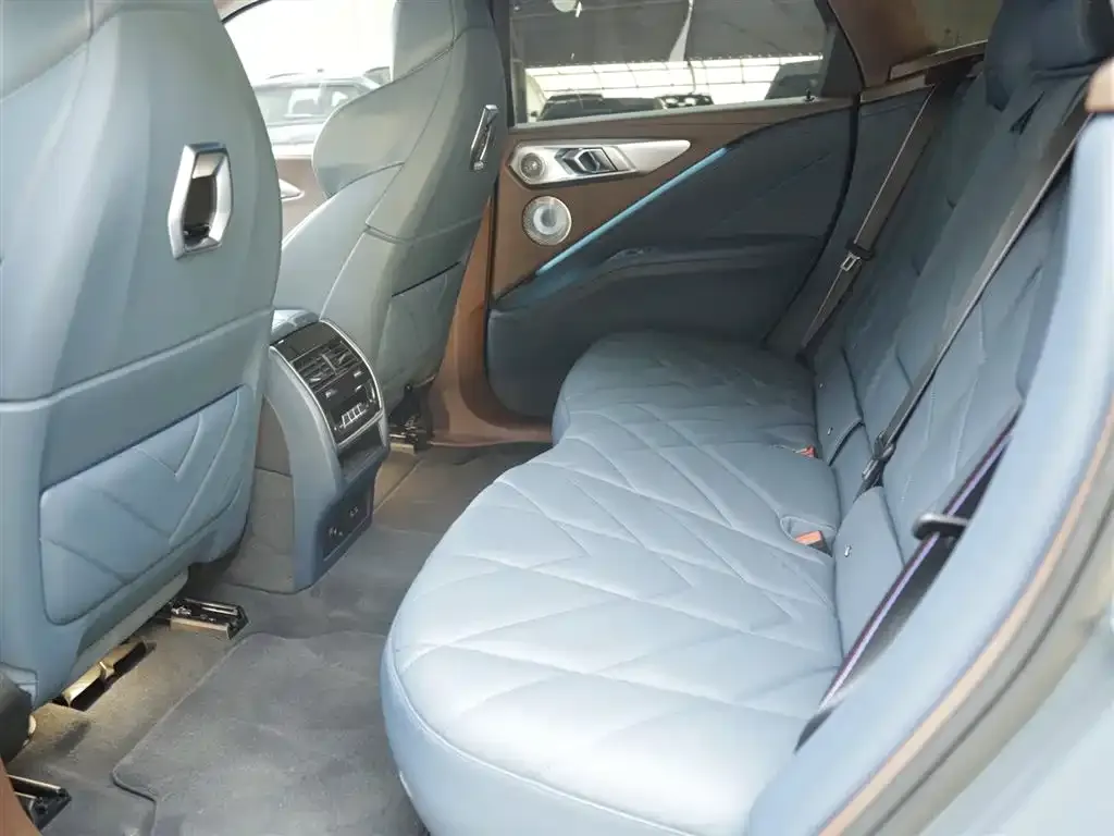 BMW XM — фото 2