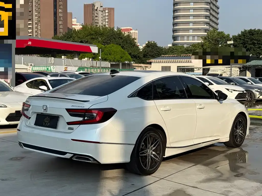 Honda Accord — фото 8