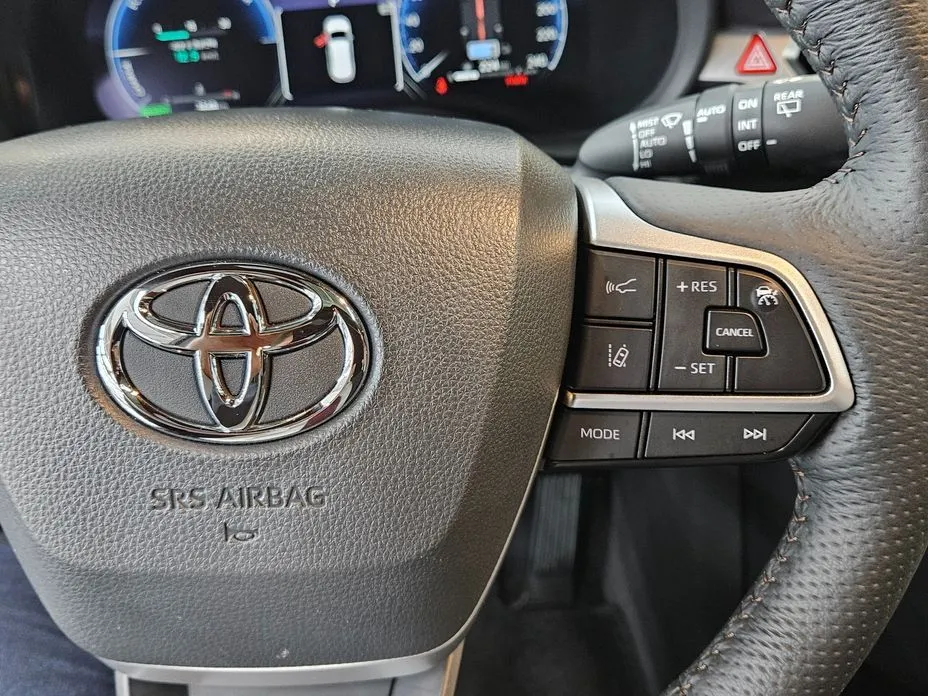 Toyota Sienna — фото 9