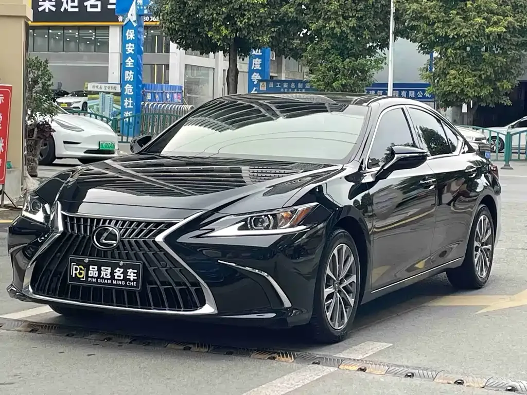 Lexus ES — фото 1