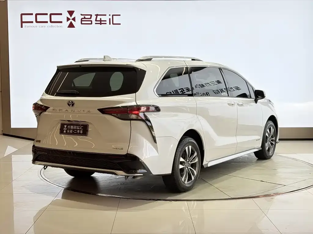 Toyota Granvia — фото 4