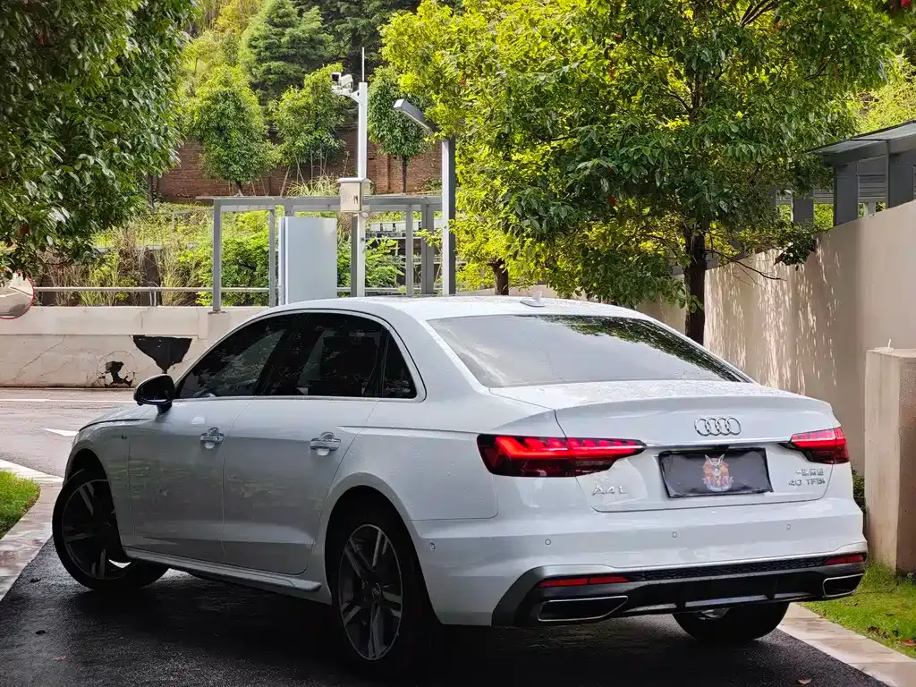 Audi A4L — фото 5