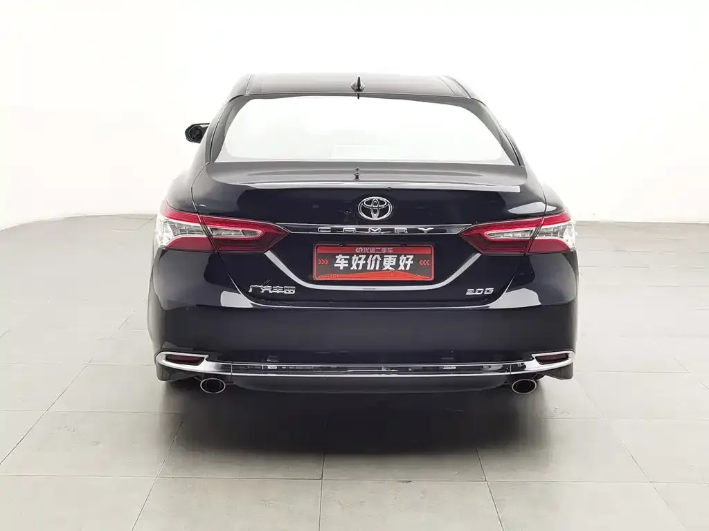 Toyota Camry — фото 2