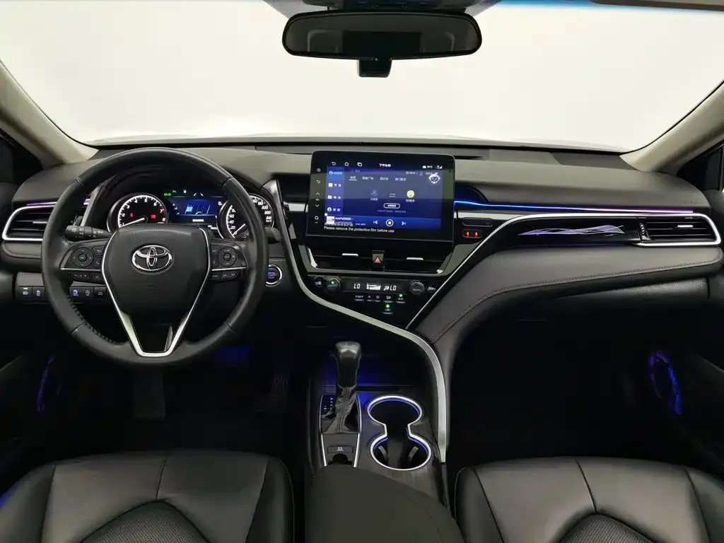 Toyota Camry — фото 3