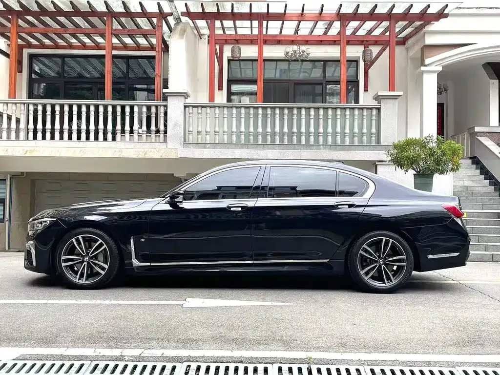 BMW 7 Series — фото 4