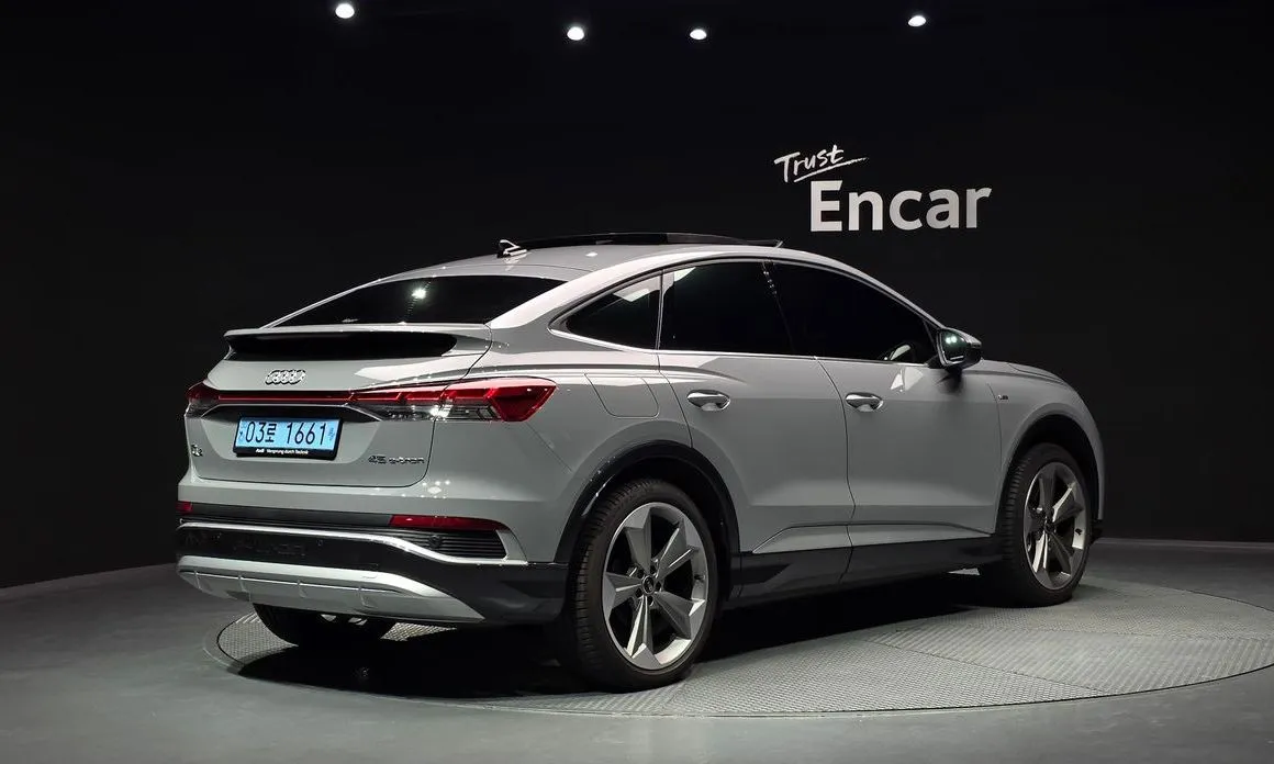 Audi Q4 e-tron — фото 2
