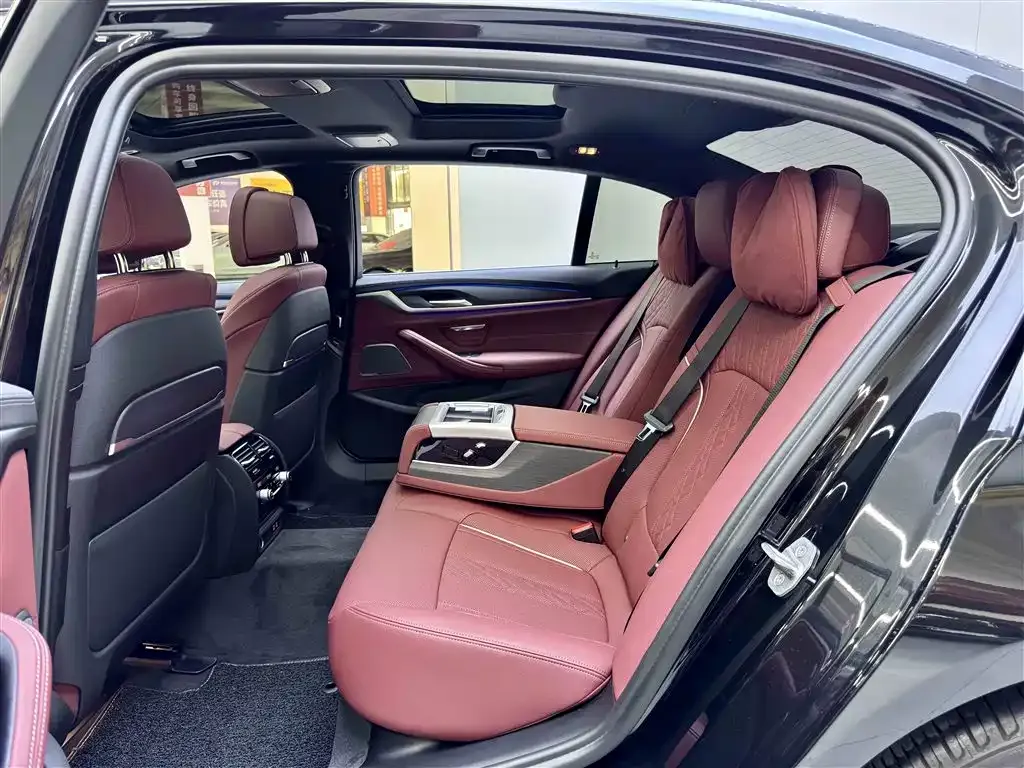 BMW 5 Series — фото 10