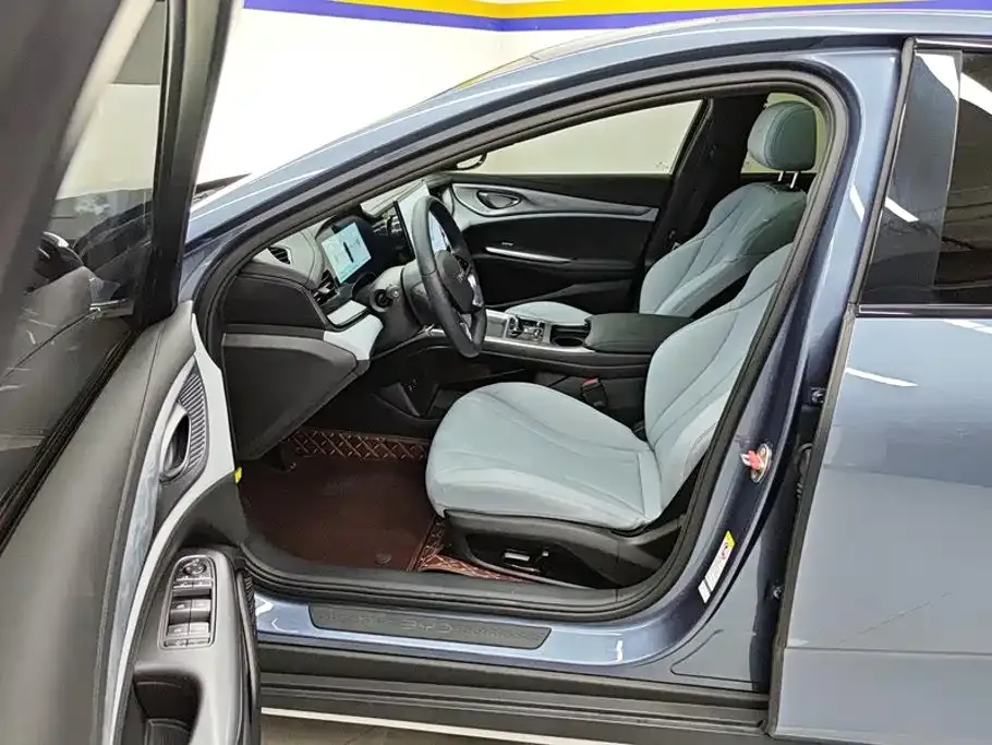 BYD Seal — фото 10