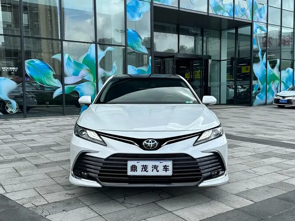 Toyota Camry — фото 2