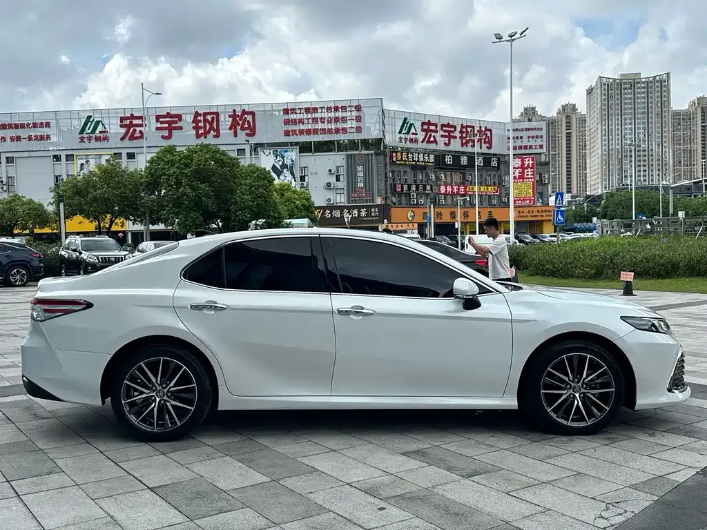Toyota Camry — фото 8